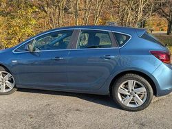 Blå Begagnad 2013 Opel Astra Sport Halvkombi | 60 000 kr (Marknadspris)