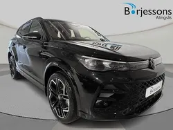 Svart Ny 2025 VW Tiguan R-line SUV | 609 900 kr (Marknadspris)