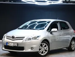 Silver Begagnad 2011 Toyota Auris Plus Halvkombi | 69 900 kr (Marknadspris)