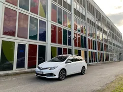 Vit Begagnad 2016 Toyota Auris Touring Sports Active Kombi | 124 900 kr (Marknadspris)