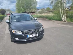 Grå Begagnad 2016 Volvo V70 Momentum Kombi | 145 000 kr (Marknadspris)