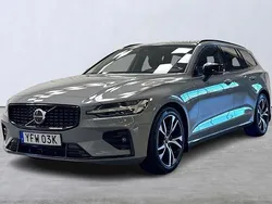 Grå Begagnad 2024 Volvo V60 Plus Kombi | 399 900 kr (Marknadspris)