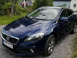 Blå Begagnad 2015 Volvo V40 CC Ocean Race Kombi | 149 000 kr (Marknadspris)