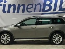Grå Begagnad 2016 VW Golf Alltrack Kombi | 139 500 kr (Marknadspris)
