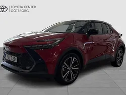 Röd Ny 2025 Toyota C-HR Executive SUV | 444 900 kr (Bra pris)