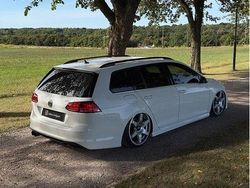 Vit Begagnad 2015 VW Golf VII Kombi | 160 000 kr