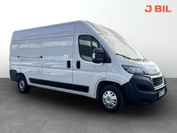 Vit Begagnad 2023 Peugeot Boxer Van | 289 900 kr (Marknadspris)