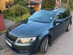Grå Begagnad 2016 Skoda Octavia Style Kombi | 104 000 kr (Bra pris)