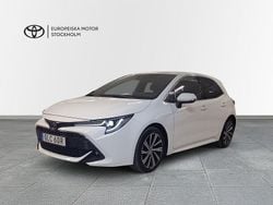 Vit Begagnad 2022 Toyota Corolla Style Halvkombi | 238 900 kr (Marknadspris)