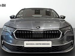 Grå (graphite grey metallic) Ny 2025 Skoda Octavia Selection Kombi | 376 000 kr (Marknadspris)