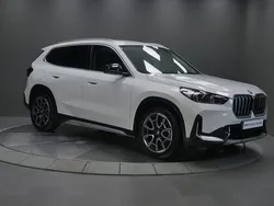 Vit Begagnad 2023 BMW iX1 xLine SUV | 509 000 kr (Marknadspris)