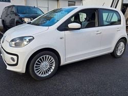 Vit Begagnad 2016 VW up! high up! Halvkombi | 76 900 kr (Marknadspris)