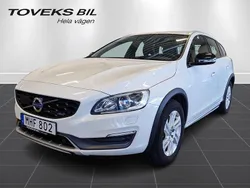 Vit Begagnad 2016 Volvo V60 CC Summum Kombi | 209 900 kr (Marknadspris)