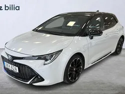 Grå Begagnad 2020 Toyota Corolla Hybrid Plus Halvkombi | 244 900 kr (Marknadspris)