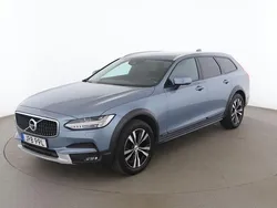Blå Begagnad 2019 Volvo V90 CC Momentum Kombi | 268 000 kr (Marknadspris)