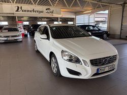 Vit Begagnad 2012 Volvo V60 Momentum Kombi | 109 900 kr (Marknadspris)