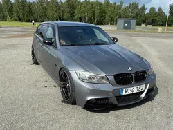 Grå Begagnad 2010 BMW 330 Sport Line Kombi | 114 900 kr (Marknadspris)