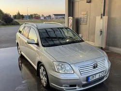 Silver Begagnad 2003 Toyota Avensis Kombi | 23 000 kr (Dyr)