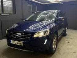 Blå Begagnad 2016 Volvo XC60 Ocean Race SUV | 172 900 kr (Marknadspris)