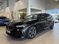Svart Begagnad 2024 BMW 520 M Sport Kombi | 618 800 kr (Dyr)