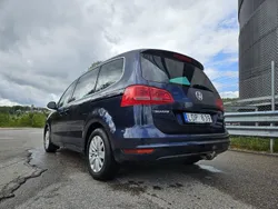 Blå Begagnad 2011 VW Sharan Minibuss | 135 000 kr (Marknadspris)