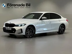 Vit (alpinvit) Begagnad 2024 BMW 330e M Sport Sedan | 519 000 kr (Marknadspris)