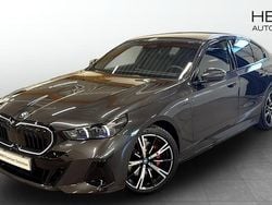 Grå (black) Begagnad 2025 BMW 530e M Sport Sedan | 688 700 kr (Marknadspris)