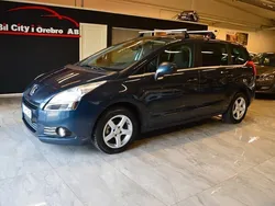 Mörkblå (blå) Begagnad 2013 Peugeot 5008 Minibuss | 69 900 kr (Lite dyr)
