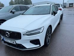 Vit Begagnad 2021 Volvo V60 R-Design Kombi | 325 000 kr (Bra pris)