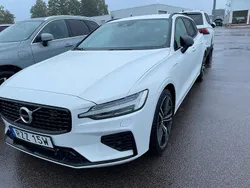 Vit Begagnad 2021 Volvo V60 R-Design Kombi | 325 000 kr (Bra pris)