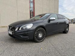 Grå Begagnad 2011 Volvo V60 R-Design Kombi | 110 000 kr (Marknadspris)
