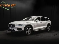Vit Begagnad 2021 Volvo V60 CC Pro Kombi | 388 900 kr (Dyr)