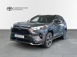 Grå Begagnad 2025 Toyota RAV4 Hybrid Style SUV | 544 900 kr (Marknadspris)