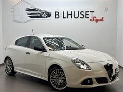 Vit Begagnad 2015 Alfa Romeo Giulietta Quadrifoglio Verde Halvkombi | 168 500 kr