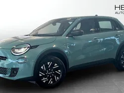 Blå (blue) Ny 2025 Fiat 600 Lounge SUV | 307 800 kr (Marknadspris)