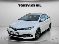 Vit Begagnad 2015 Toyota Auris Touring Sports Active Kombi | 119 900 kr (Marknadspris)