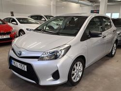 Silver Begagnad 2014 Toyota Yaris Hybrid Life Halvkombi | 128 000 kr (Marknadspris)