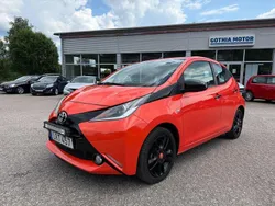 Orange Begagnad 2015 Toyota Aygo X-cite Halvkombi | 74 900 kr (Marknadspris)