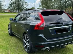 Grå Begagnad 2017 Volvo XC60 R-Design SUV | 220 000 kr (Marknadspris)