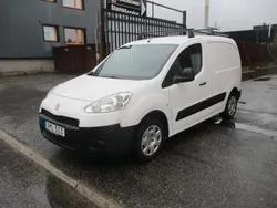 Vit Begagnad 2013 Peugeot Partner Minibuss | 39 900 kr (Marknadspris)