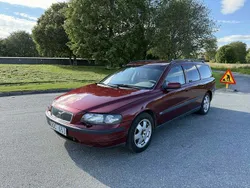 Röd Begagnad 2004 Volvo V70 Kombi | 19 900 kr (Marknadspris)