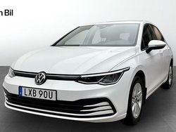 Vit Begagnad 2023 VW Golf VIII Halvkombi | 229 900 kr (Marknadspris)