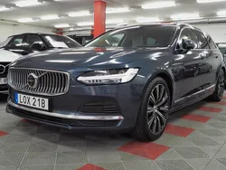 Vit (blå) Begagnad 2021 Volvo V90 Inscription Kombi | 289 500 kr (Marknadspris)