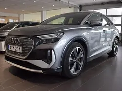 Tyfongrå metallic Begagnad 2021 Audi Q4 Sportback e-tron S-Line SUV | 359 800 kr (Marknadspris)