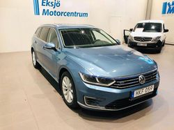 Blå Begagnad 2017 VW Passat GTE Kombi | 169 900 kr (Dyr)