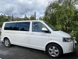 Vit Begagnad 2013 VW Caravelle Comfortline Minibuss | 150 000 kr (Dyr)