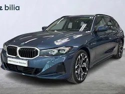 Blå (arctic race blue metallic ) Begagnad 2025 BMW 330e Sport Line Kombi | 499 900 kr (Bra pris)