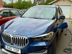 Blå Begagnad 2021 BMW X1 xLine SUV | 304 000 kr (Marknadspris)