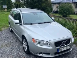 Grå Begagnad 2013 Volvo V70 R-Design Kombi | 124 000 kr (Marknadspris)