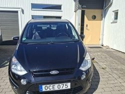 Svart Begagnad 2014 Ford S-MAX Sport Minibuss | 70 000 kr (Bra pris)
